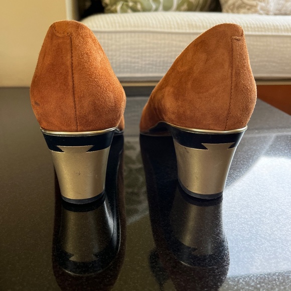 Tanya Heath "Sabine" Noisette Suede pumps with 2 set of heels. - Picture 4 of 14
